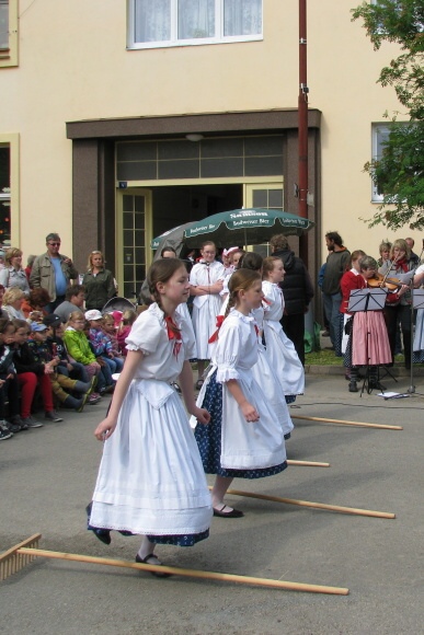 111 JAROŠÁČEK Mělník - dětský foklórní soubor