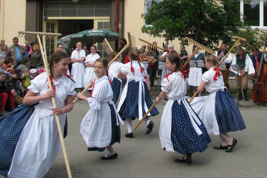 114 JAROŠÁČEK Mělník - dětský foklórní soubor