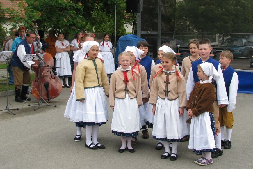 135 JAROŠÁČEK Mělník - dětský foklórní soubor