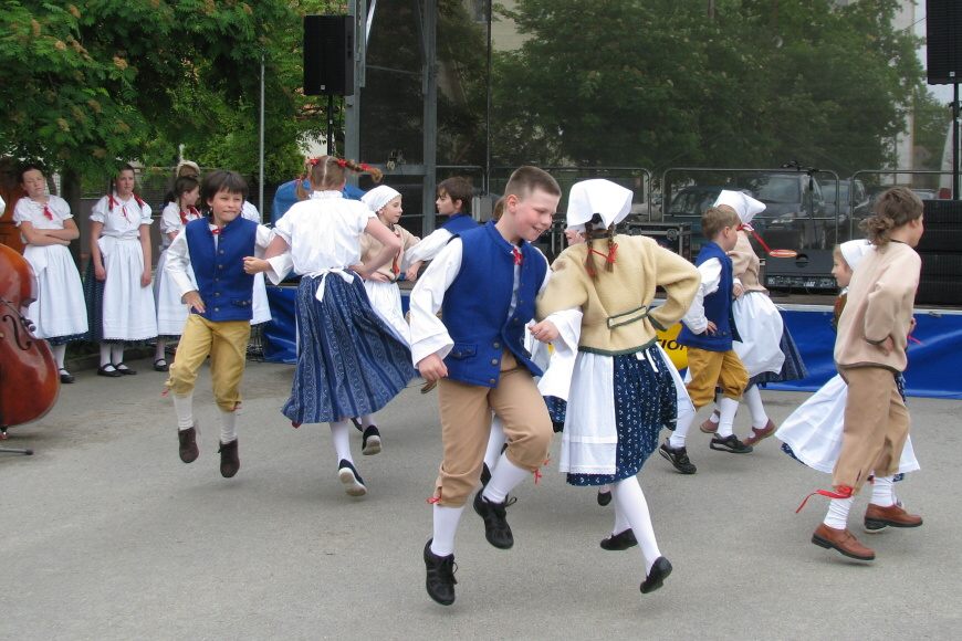 146 JAROŠÁČEK Mělník - dětský foklórní soubor