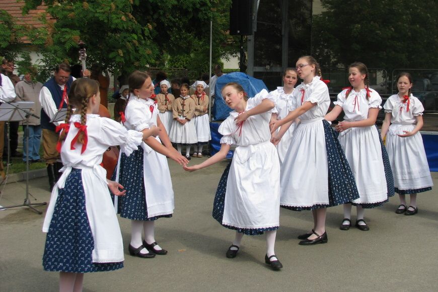 162 JAROŠÁČEK Mělník - dětský foklórní soubor