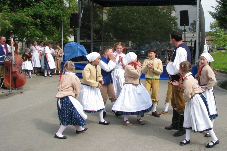 174 JAROŠÁČEK Mělník - dětský foklórní soubor