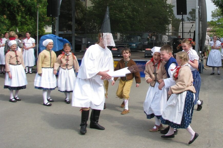 184 JAROŠÁČEK Mělník - dětský foklórní soubor